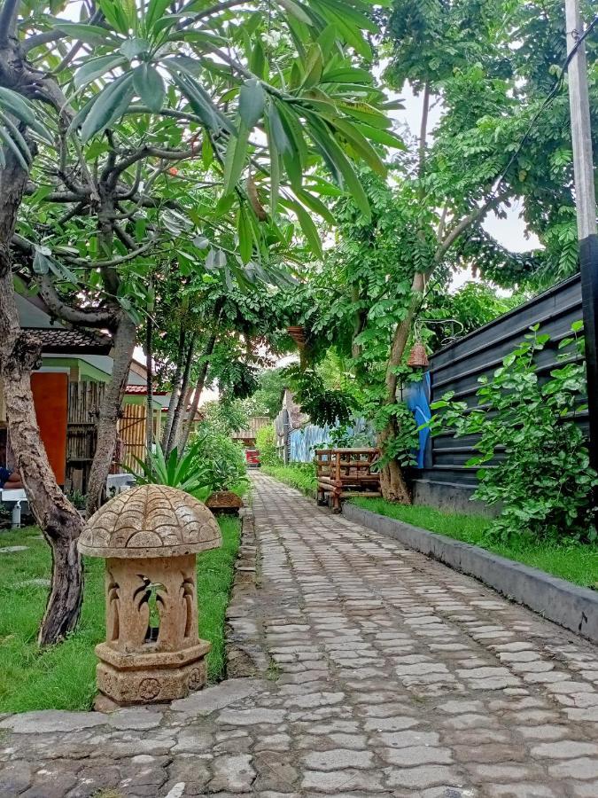 Creative Bungalow Beach Front Quần đảo Gili Ngoại thất bức ảnh